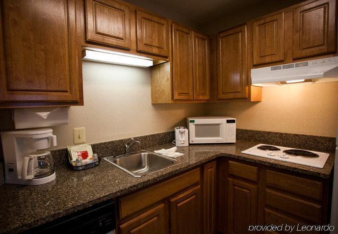 Towneplace Suites Detroit Warren Room photo