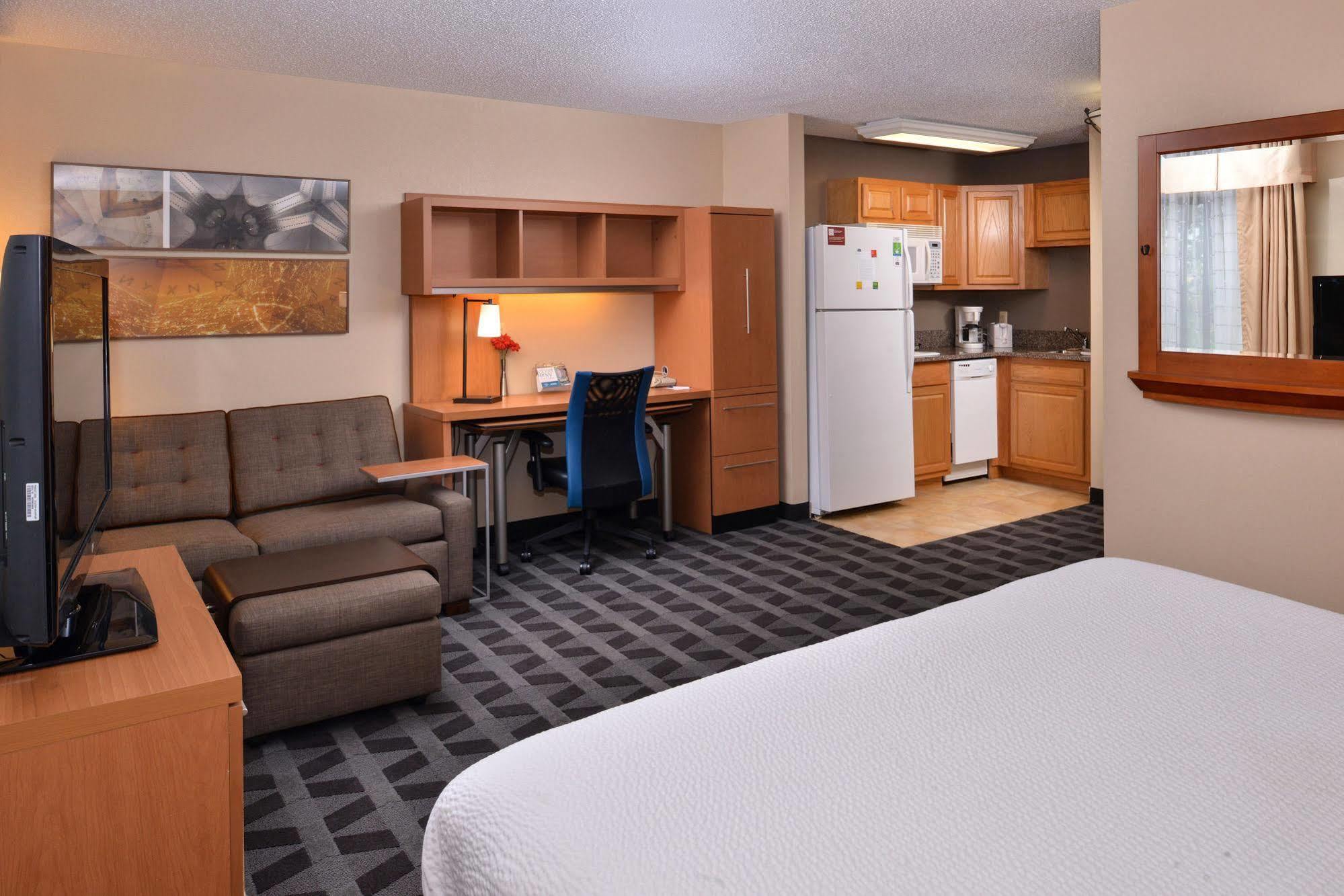 Towneplace Suites Detroit Warren Exterior photo