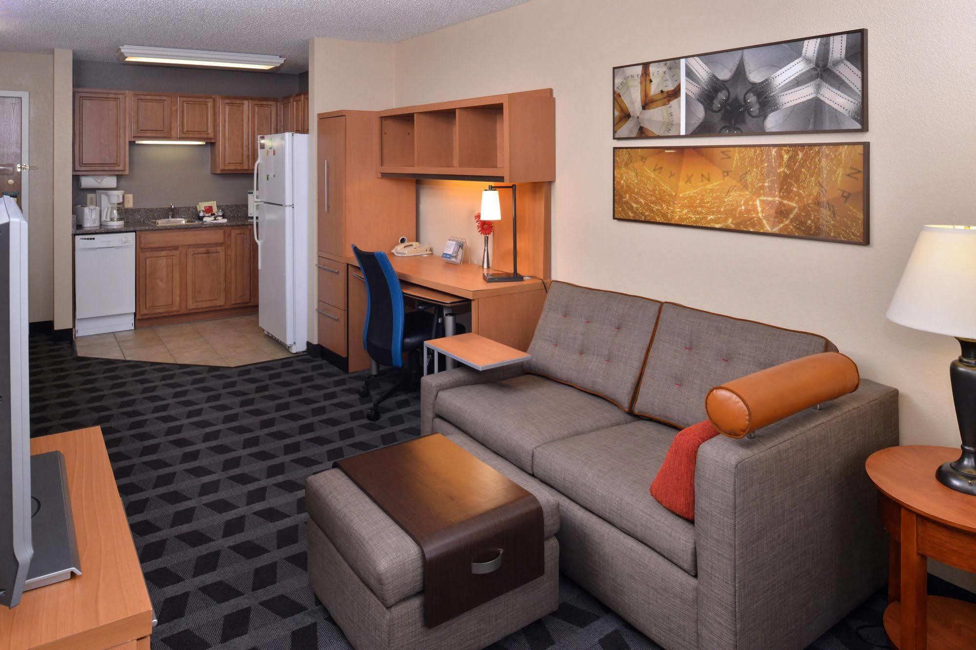 Towneplace Suites Detroit Warren Exterior photo